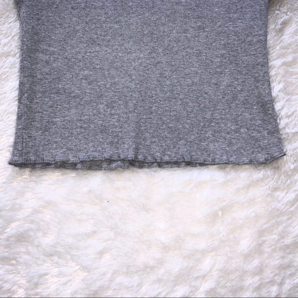 Dip Ruffled Gray Top - Picture 4 of 5
